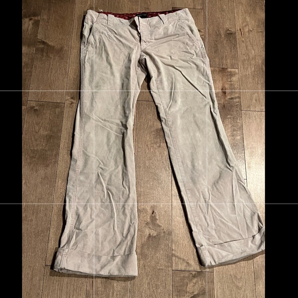 WAY cuter in person. super cute low rise flare pants! super early 2000s.